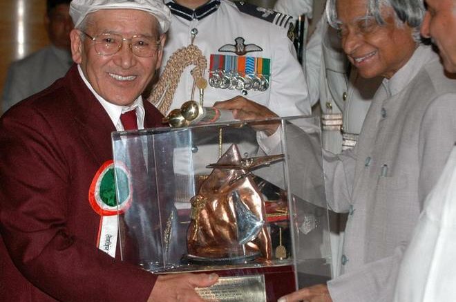 Nawang Gombu receiving